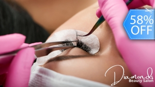 [Image: Extensión de Pestañas Punto a Punto Naturales o Dramáticas + Depilación de Cejas con Hilom]