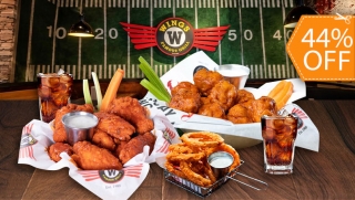 [Image: ¡Flying Wings Para 2! 7 Alitas + 7 Boneless + Beer Onion Rings + 2 Bebidas a Elección: Soda, Té o Limonadam]