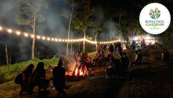 [Image: ¡Paga $17 en Vez de $39.98 por Camping para 2 que Incluye: 2 Entradas al Ecoparque + Tienda de Campaña + Colchoneta + Fogata + Guía de Senderismo + Entrada a Vivero + Mini-Tour de Café + Uso de Juegos de Madera y Cuerda, Columpios y Piscina!m]