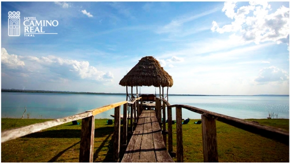 [Image: ¡Paga Q854 en lugar de Q1,536 por Estadía de 1 Noche para 2 Adultos y 2 Niños + Paseo en Barco en el Lago Petén Itzá + Caminata Guiada al Biotopo de Cerro Cahí + Baño Sauna Maya Temascal + Uso de Kayaks + Juegos de Mesa y de Playa y Más!m]