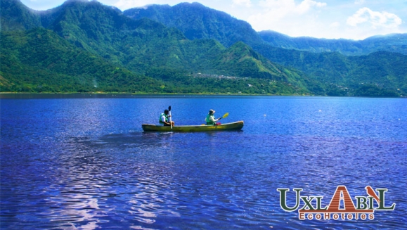 [Imagen:¡Paga Q499 en lugar de Q878 por Preventa Exclusiva de Estadía de 3 Días y 2 Noches para 2 Adultos en el Lago de Atitlán: Habitación Doble + 4 Desayunos + Uso Ilimitado de Kayaks + Impuestos Incluidos!]