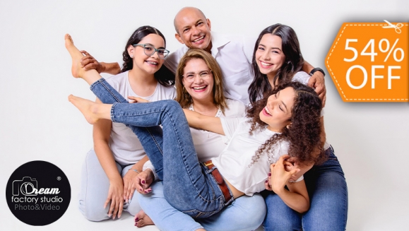 [Image: ¡Paga $55 en Lugar de $120 por Sesión Fotográfica Profesional para 5 Personas que Incluye: 3 Fondos Diferentes + Edición de Fotografías + 30 fotografías en Formato Digital + Ampliación Fotográfica de 12 x 18 Pulgadas!m]