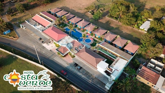 [Image: ¡Paga Q99 en Lugar de Q323 por Day Pass para 2 Personas + 1 Orden de Alitas para Compartir + 2 Gaseosas + Uso de Piscina!m]