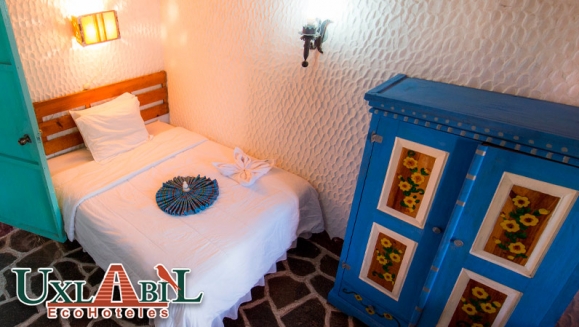 [Image: ¡Año Nuevo en el Lago de Atitlán en Guate! ¡Paga $155 en lugar de $272 Por Estadía de 3 Días y 2 Noches para 2 Personas: Habitación Doble + 4 Desayunos + Tour Cultural en San Juan La Laguna + Uso Ilimitado de Kayaks!m]