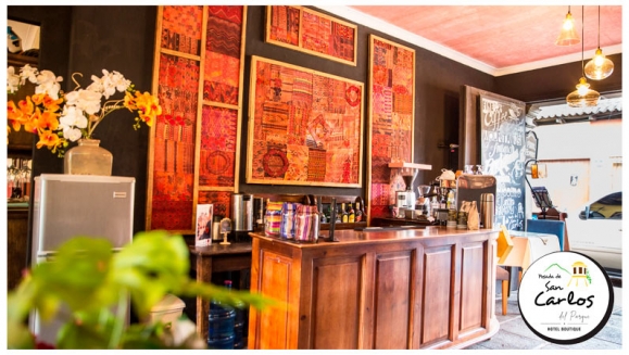 [Image: ¡Paga Q499 en Lugar de Q855 por Estadía Romántica para 2 en Antigua con: 1 Noche de Hospedaje + Decoración con Pétalos de Rosa + Fresas con Chocolate + 1 Botella de Vino Tinto + 2 Desayunos Típicos Chapines + Impuestos Incluidos!m]