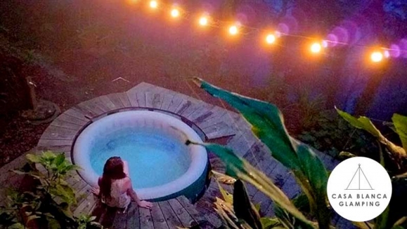 [Image: ¡Paga Q799 en Lugar de Q1,558 por Estadía para 4 en Carpa de Lujo Equipada con: Deck Privado + Camas + Baño + Churrasquera + Utensilios de Cocina + Filtro de Agua + Fogata + Uso de Jacuzzi y Más!m]