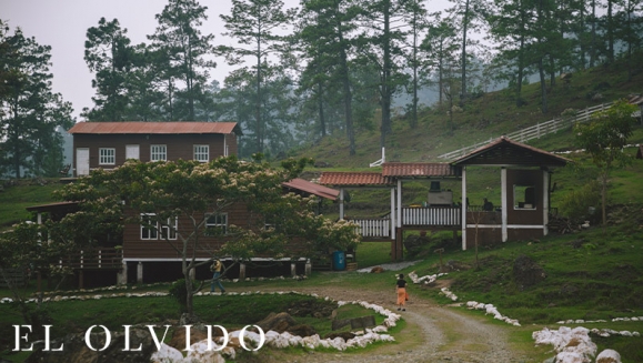 [Image: ¡Paga Q399 en Lugar de Q900 por Estadía de 1 Noche para 4 Personas en Cabaña Equipada con Cocina + Uso de Instalaciones y Actividades de Montaña: Tour a La Piedra del Jardín, Ordeño, Pesca de Tilapia, Piscina Natural y Más!m]
