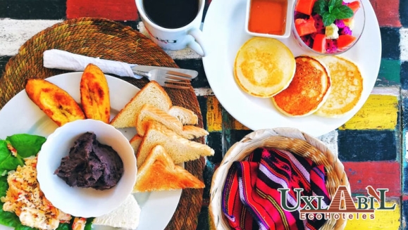 [Image: ¡Paga Q499 en Lugar de Q1,400 por Estadía de 3 Días y 2 Noches para 2 Adultos en el Lago de Atitlán: Habitación Doble + 4 Desayunos + Uso Ilimitado de Kayaks + Impuestos Incluidos!m]