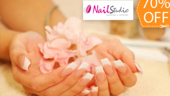 [Image: ¡Paga $12.50 en lugar de $42 por Set de Uñas Acrílicas O.P.I. + Exfoliación + Brillo Permanente + Maquillaje Permanente O.P.I. para Pies en Nail Studio!m]