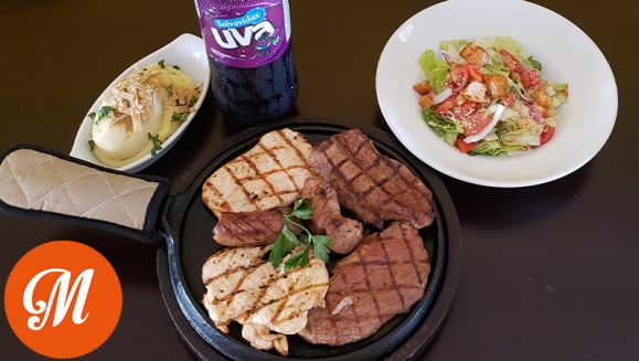 [Image: ¡Paga Q179 en Lugar de Q345 por Exquisita Parrillada para 2 con: ½ Libra de Puyazo + ½ Libra de Pechuga de Pollo + ½ Libra de Chorizo Argentino + 2 Purés de Papas + Ensalada de La Casa + Entrada de Nachos + Bebidas!m]