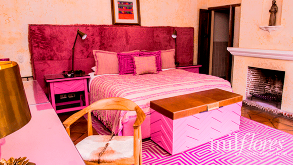 [Image: ¡Paga Q1,293 en lugar de Q3,386 por Estadía Romántica 5 Estrellas para 2 en Suite Temática de Lujo en Antigua + Uso de Piscina y Jacuzzi + 2 Desayunos + Impuestos Incluidos y Parqueo!m]