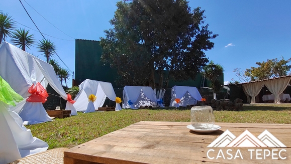 [Image: ¡Paga Q599 en Lugar de Q1,200 por Estadía Romántica que Incluye: 1 Noche para 2 Personas + 2 Desayunos Típicos + 1 Botella de Vino + Uso de Jazucci, Temazcal, Teepe y Fogata!m]