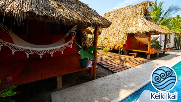 [Image: ¡Paga Q549 en Vez de Q999 por Estadía para 2 Personas en Cabaña Tipo Hawaii con Baño Privado + 2 Cócteles de Bienvenida + Uso de Instalaciones: Tapetes de Playa, Piscina, Hamacas y Más!m]