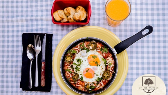 [Image: ¡Paga Q199 en Lugar de Q425 por Day Pass  Campestre que Incluye: Desayuno o Almuerzo a Elección + 1 Clase de Equitación + Tour en Cuatrimoto o Masaje Relajante!m]