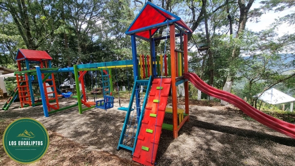 [Image: ¡Paga Q99 en Lugar de Q295 por Camping para 4 con: 4 Desayunos Típicos o de Pancakes + 4 Bebidas a Elección (Café, Jugo de Naranja o Jamaica) + Uso de Instalaciones y Actividades de Montaña: Senderismo, Puentes, Hamacas, Granjita!m]