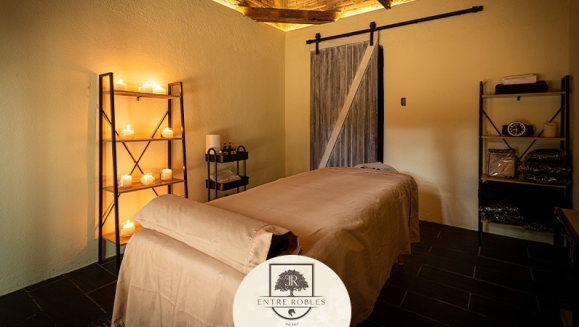 [Image: ¡Paga Q199 en Lugar de Q425 por Day Pass para 1 Persona que Incluye: Desayuno o Almuerzo a Elección + 1 Clase de Equitación + Tour en Cuatrimoto o Masaje Relajante!m]