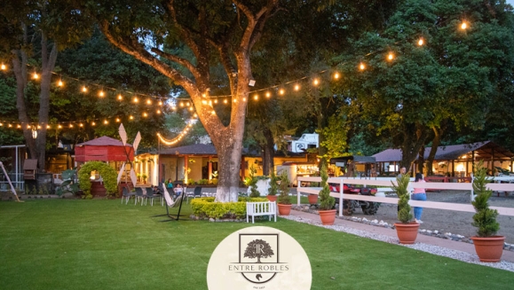 [Image: ¡Paga Q199 en Lugar de Q425 por Day Pass para 1 Persona que Incluye: Desayuno o Almuerzo a Elección + 1 Clase de Equitación + Tour en Cuatrimoto o Masaje Relajante!m]