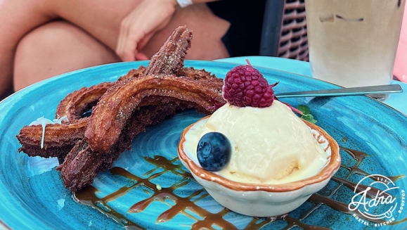 [Image: ¡Paga Q390 en Vez de Q825 por Exquisito Menú a Elección para hasta 4 con: 2 Entradas (Tacos de Pulpo, Ceviche y Otros) + 2 Platos Fuertes (Entraña del Chef, Cs, Langostinos y Otros) + 1 Botella de Vino + 1 Postre!m]