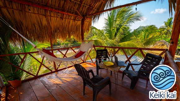 [Image: ¡Paga Q399 en Vez de Q850 por Estadía para 2 Personas en Eco Cabaña Tipo Hawaii con Baño Privado + 2 Cócteles de Bienvenida + Uso de Instalaciones: Tapetes de Playa, Piscina, ¡Hamacas y Más!m]