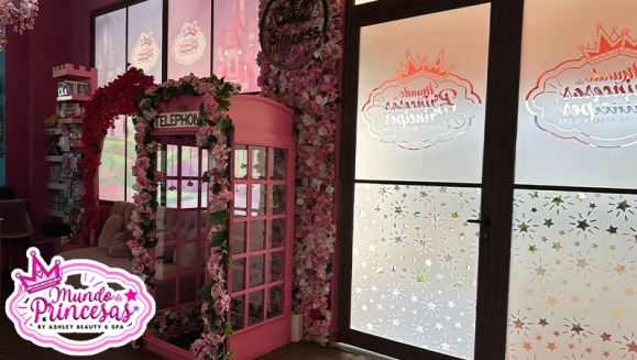 [Image: ¡Paga Q99 en Lugar de Q350 por Servicios de Salón y Glamour Para Tu Princesa: ¡Peinado con Glitter + Maquillaje Fantasía + Esmaltado + Uso de Vestidos y Accesorios del Magic Closet + Fotografías Digitales en Cabinas Personalizadas + Snacks!m]