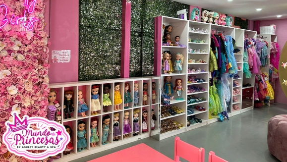 [Image: ¡Paga Q99 en Lugar de Q350 por Servicios de Salón y Glamour Para Tu Princesa: ¡Peinado con Glitter + Maquillaje Fantasía + Esmaltado + Uso de Vestidos y Accesorios del Magic Closet + Fotografías Digitales en Cabinas Personalizadas + Snacks!m]