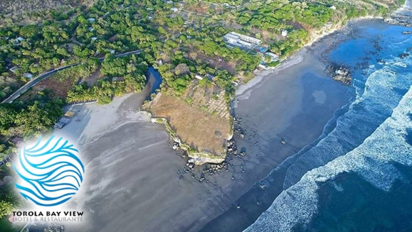 [Image: ¡Paga $90 en Lugar de $180 por Estadía de 1 Noche para 3 a 5 Personas en Habitación Familiar Deluxe + Desayunos en Playa Torola!m]