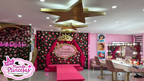 [Image: ¡Paga Q99 en Lugar de Q350 por Servicios de Salón y Glamour Para Tu Princesa: Lavado + Tratamiento + Peinado con Glitter + Esmalte + Uso de Vestidos y Accesorios del Magic Closet + Fotografías Digitales en Cabinas Personalizadas + Snacks!m]