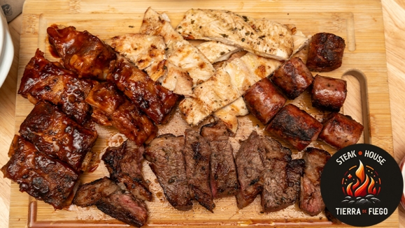 [Image: ¡After Office! ¡Paga Q299 en Vez de Q500 por Parrillada Mixta de 2 Lb que Incluye: Puyazo o Lomito + Costilla de Cerdo BBQ + Filete de Pollo + Chorizo Argentino + Chimichurri + Chirmol + 2 Acompañamientos a Elección + 1 Cubetazo de 6 Cervezas Gallo!m]
