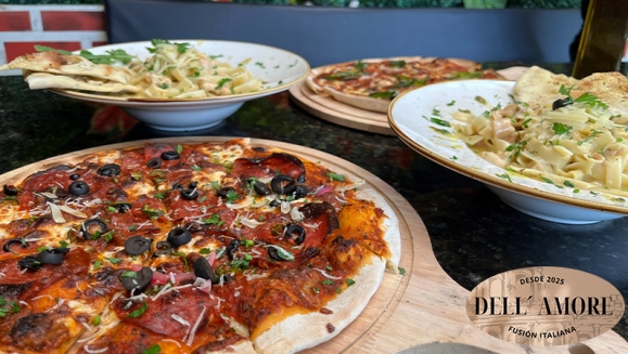 [Image: ¡Atención Amantes de la Comida Italiana! ¡Paga $28 en Lugar de $54.80 por Banquete para 4 que Incluye: 2 Pizzas a Elección: Margarita o Diavola + 2 Pastas Alfredo con Pollo + 4 Té Helados con Refill!m]