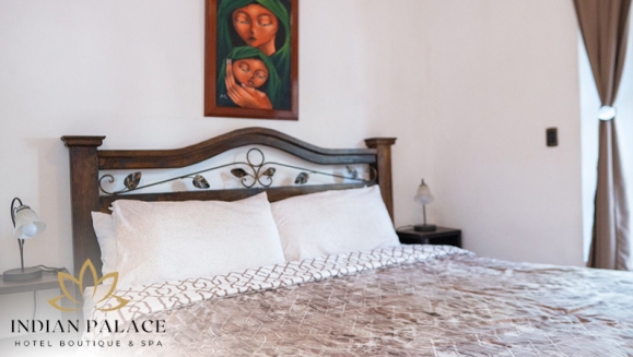 [Image: ¡Paga Q899 en Vez de Q1,600 por Estadía Romántica para 2 Personas en Antigua, Suite Deluxe + Desayunos + Decoración Romántica Standard: Pétalos de Rosa + Velas + Chocolates + 2 Cócteles!m]