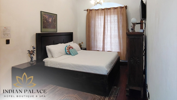 [Image: ¡Paga Q899 en Vez de Q1,600 por Estadía Romántica para 2 Personas en Antigua, Suite Deluxe + Desayunos + Decoración Romántica Standard: Pétalos de Rosa + Velas + Chocolates + 2 Cócteles!m]