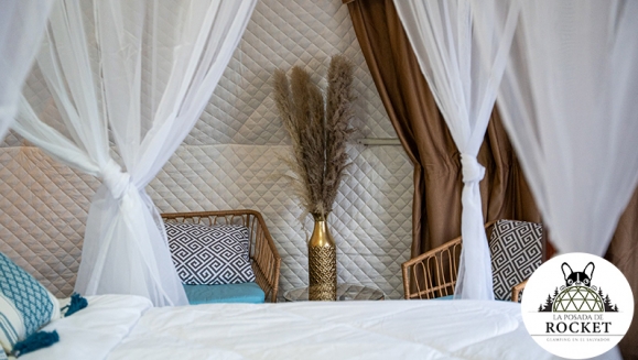 [Image: ¡Glamping en Domo de Lujo! ¡Paga $90 en Lugar de $150 por Estadía Para 2 Personas en Domo Totalmente Equipado Con: Cocina, Baño Privado, Cama Doble, Aire Acondicionado, Jacuzzi, Áreas Para el Descanso y Más!m]
