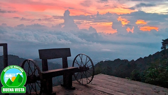 [Image: ¡Conéctate con la Naturaleza en Miramundo, Chalatenango! ¡Paga $42 en Lugar de $80 por Estadía de 1 Noche para 4 Personas + Almuerzos: 4 Hamburguesas con Papas Fritas y 4 Bebidas!m]