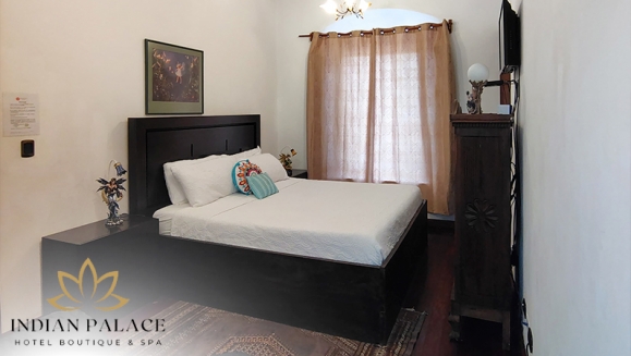 [Image: ¡Paga Q799 en Lugar de Q1,600 por Estadía Romántica para 2 Personas en Habitación Suite Deluxe + Desayunos + Decoración Romántica Standard: Pétalos de Rosa + Velas + Chocolates + 2 Cocteles!m]
