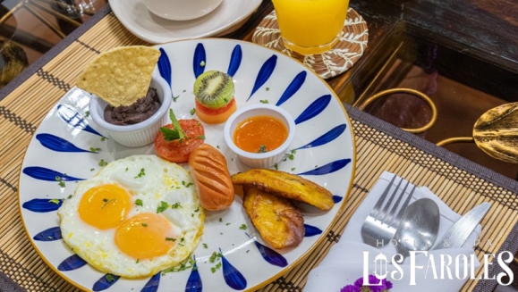 [Image: ¡La Escapada que Merecen Está Aquí! ¡Paga Q499 en Lugar de Q850 por Estadía en Antigua Guatemala para 2 Personas: Habitación Doble + 2 Desayunos!m]