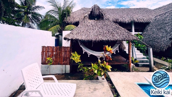 [Image: ¡Escapada Perfecta a la Playa! ¡Paga Q349 en Lugar de Q850 por 1 Noche para 2 Personas en Cabaña Tipo Hawaii con Baño Privado o Habitaciones Dobles con Baño Privado + Snacks de Desayuno + Uso de Instalaciones: Piscina, Hamacas y Más!m]