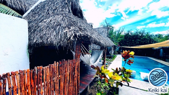[Image: ¡Escapada Perfecta a la Playa! ¡Paga Q349 en Lugar de Q850 por 1 Noche para 2 Personas en Cabaña Tipo Hawaii con Baño Privado o Habitaciones Dobles con Baño Privado + Snacks de Desayuno + Uso de Instalaciones: Piscina, Hamacas y Más!m]