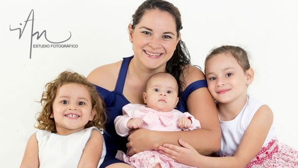 [Image: ¡Paga $20 en Lugar de $50 por Sesión Fotográfica Profesional de 45 Minutos en Estudio hasta para 5 Personas + 25 Fotografías Editadas en Formato Digital!m]